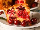 Рецепта Пухкав плодов сладкиш с череши, бадемово брашно  и ванилия
